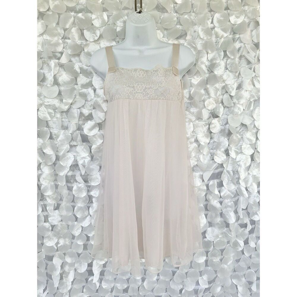 Elegant Vintage Lace Chemise - Cream
